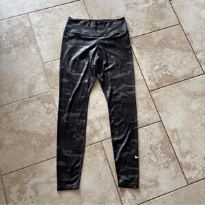 Nike Womens Mid-Rise Gray Camo Leggings Dri-Fit Metallic Shiny | Sz M